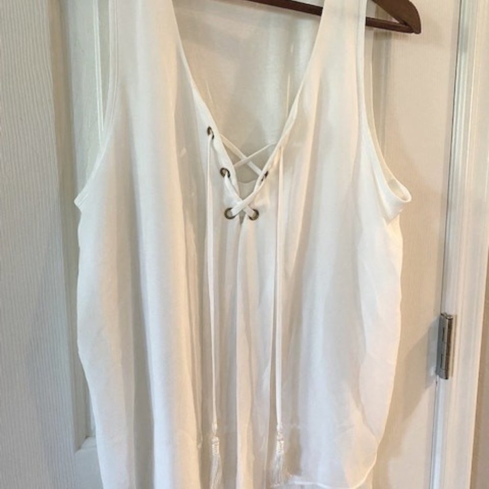 SLEEVELESS WHITE BLOUSE